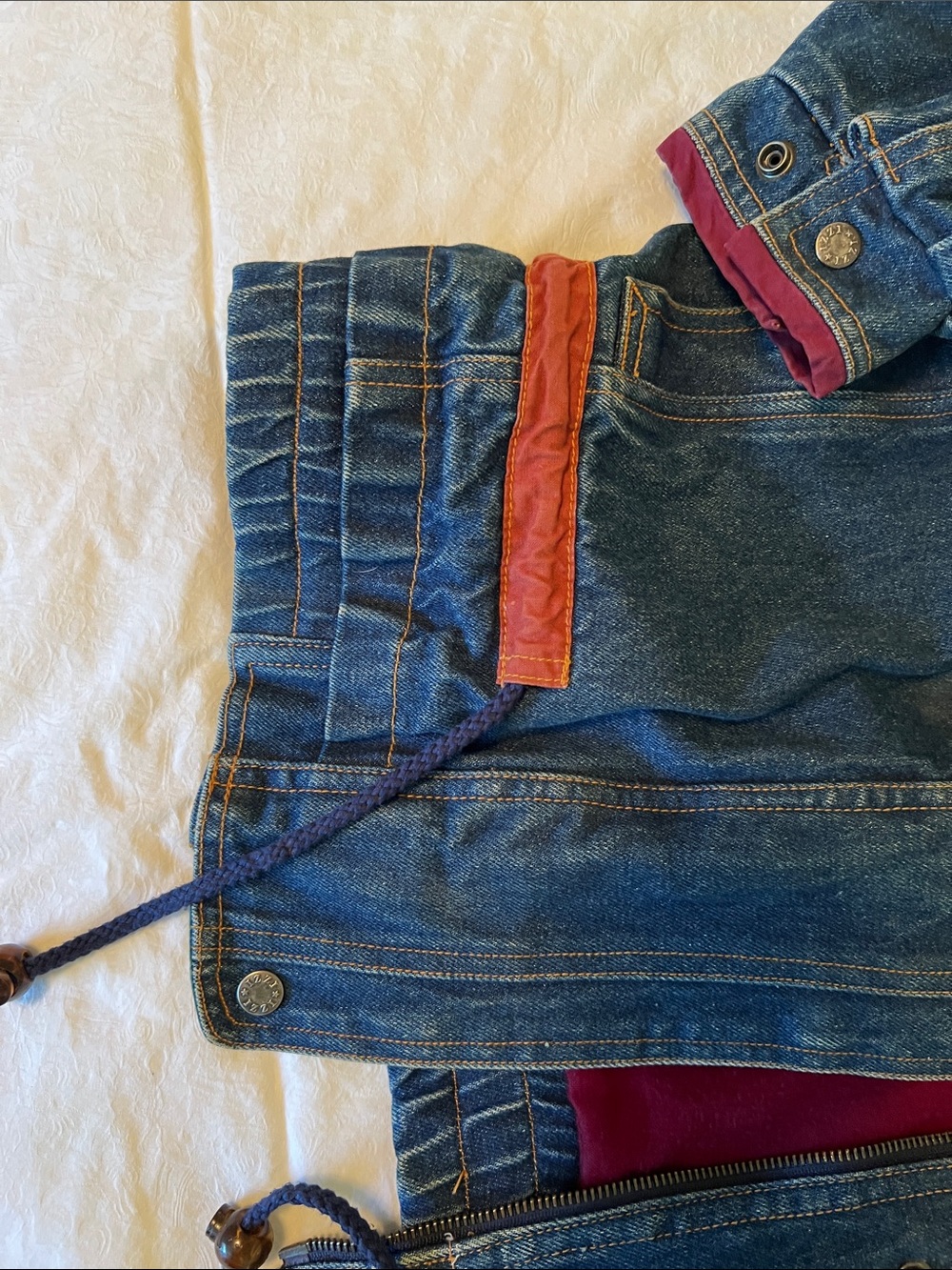 Vintage-Inspired Patchwork Denim Jacket with Maroon Collar - Picture 6 of 12